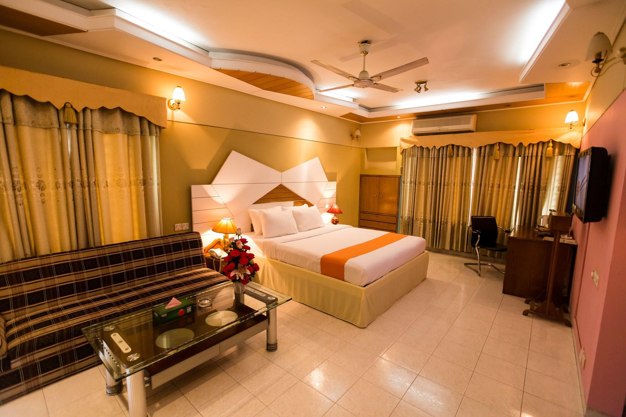 Hotel Golden Deer Дакка Экстерьер фото