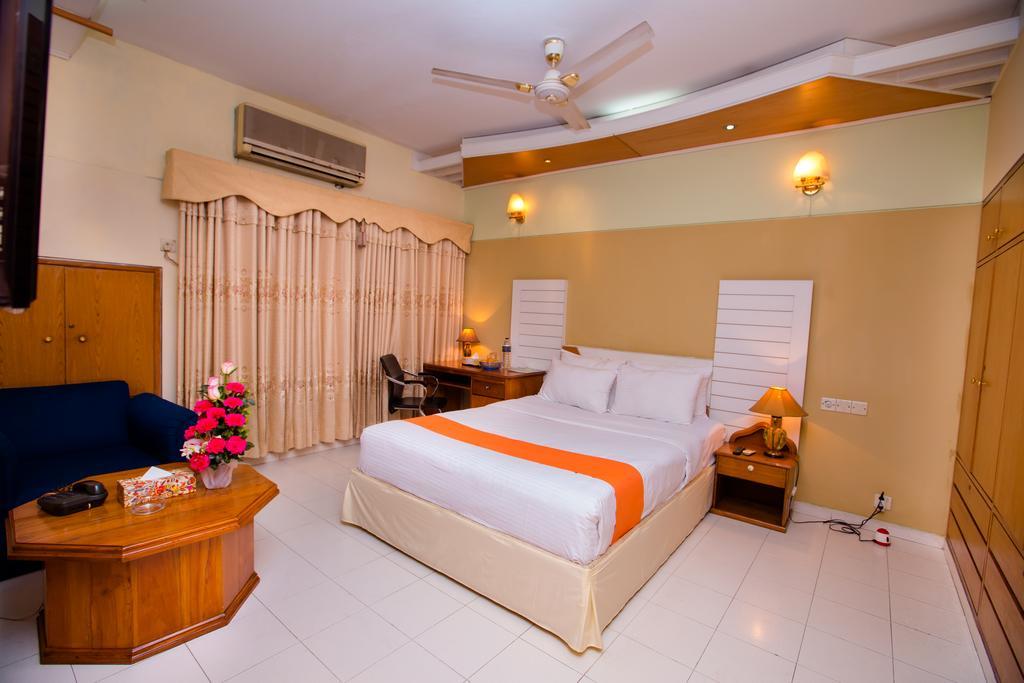 Hotel Golden Deer Дакка Экстерьер фото