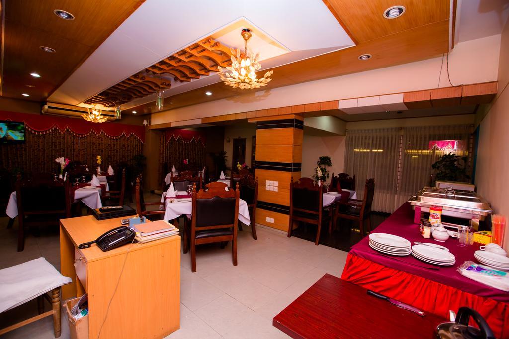Hotel Golden Deer Дакка Экстерьер фото