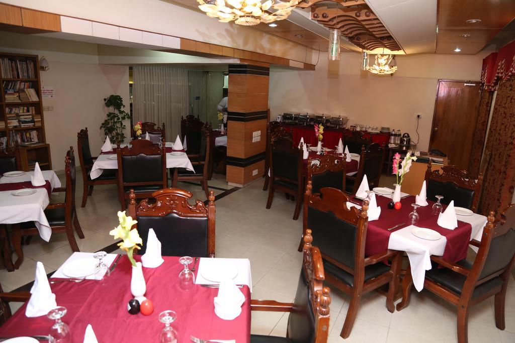Hotel Golden Deer Дакка Экстерьер фото