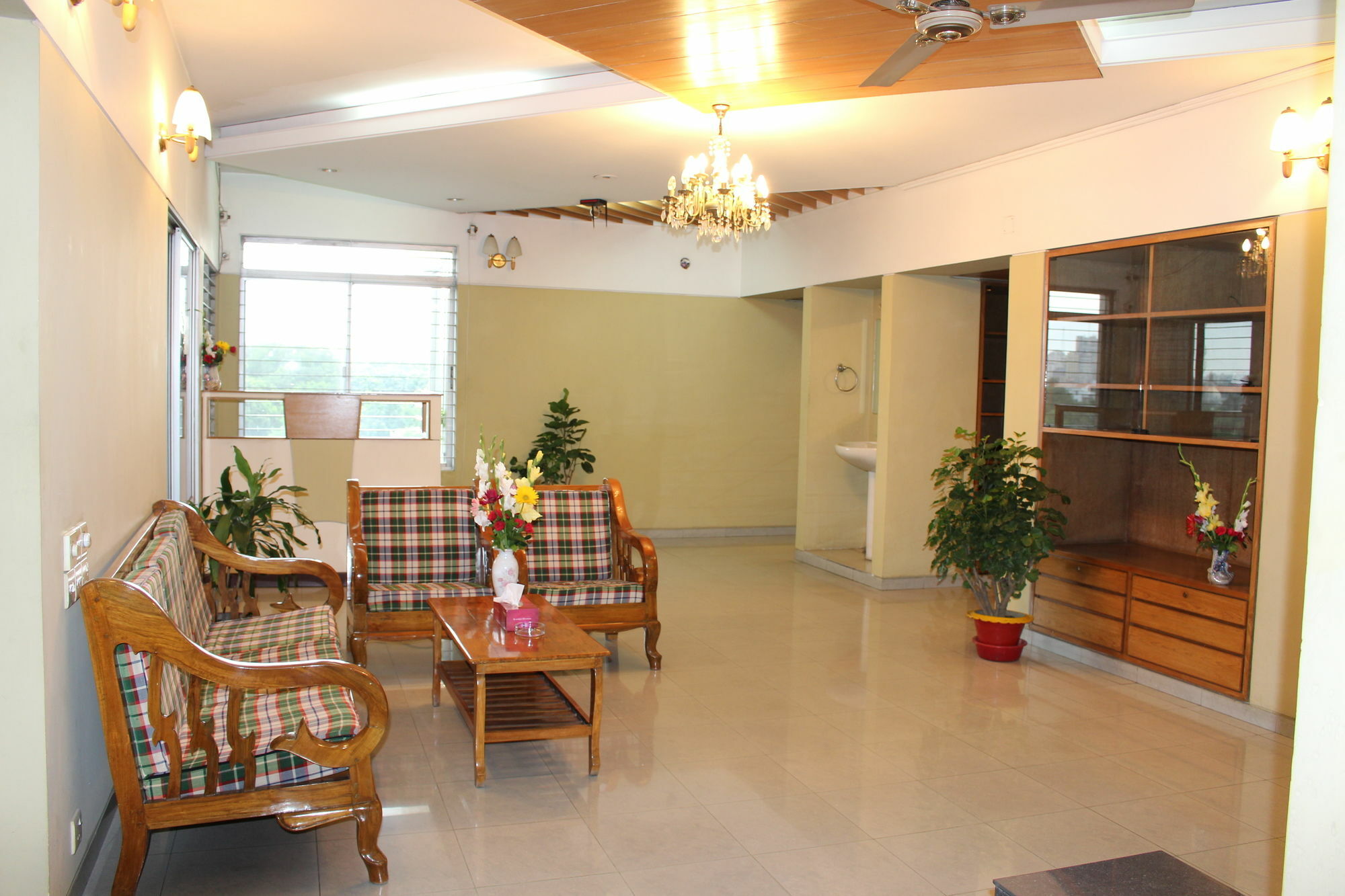 Hotel Golden Deer Дакка Экстерьер фото