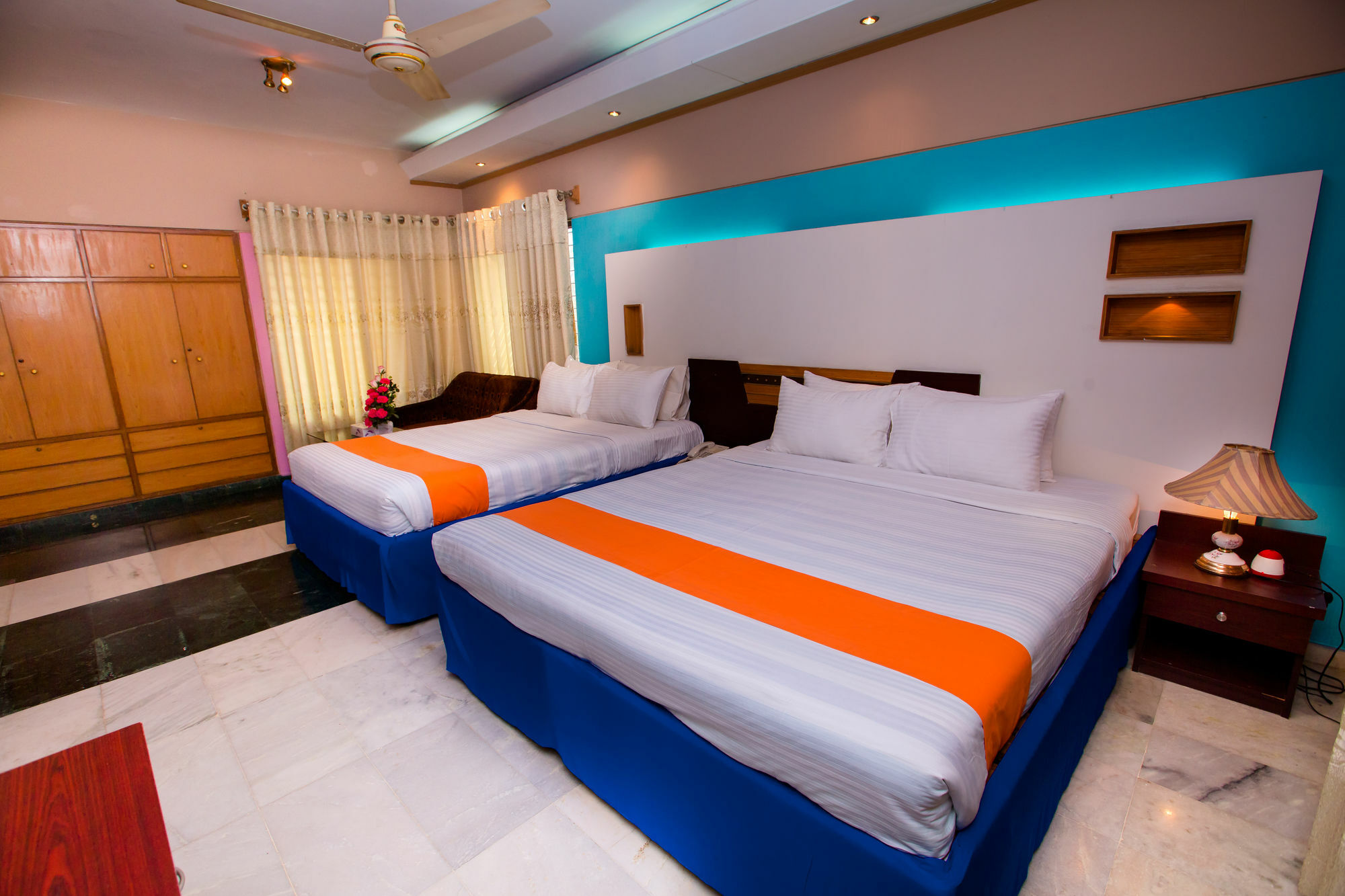 Hotel Golden Deer Дакка Экстерьер фото