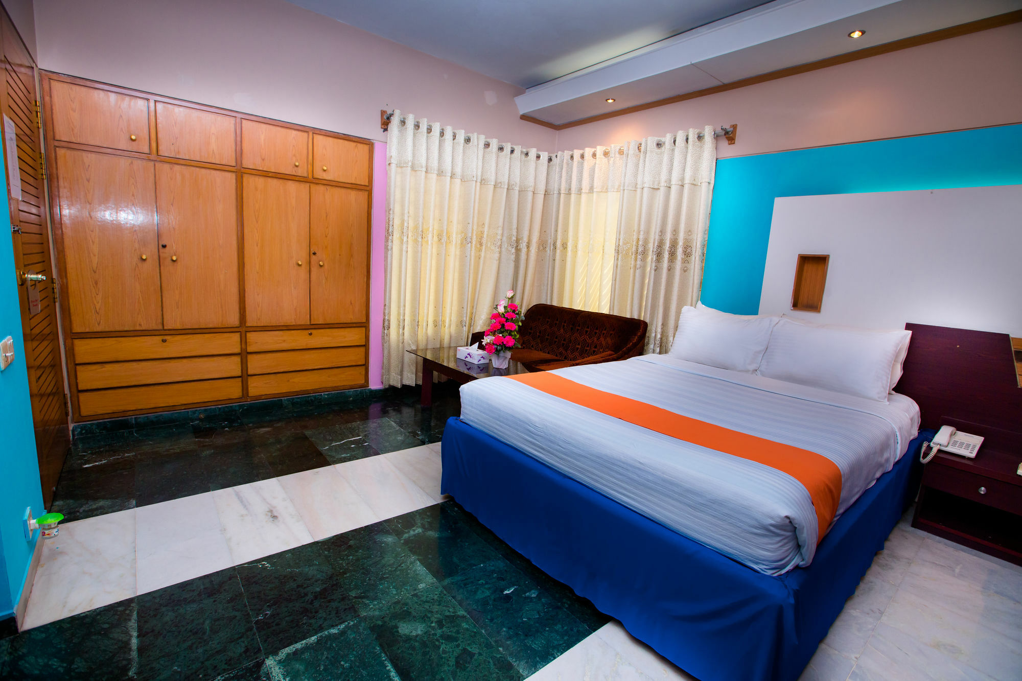 Hotel Golden Deer Дакка Экстерьер фото